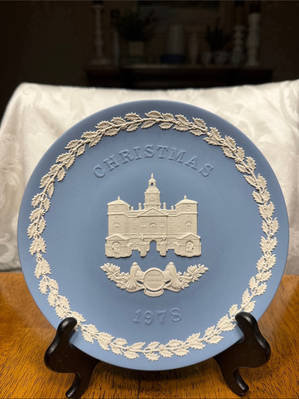 Vtg. 1978 collectable Wedgewood jasperware Christmas plate. 8”